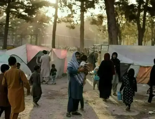 Body of Afghan elders urges Pakistan to put off repatriation of refugees till Eid