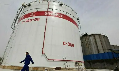China&rsquo;s Sinopec will not buy Iranian oil, wants to tap state reserves