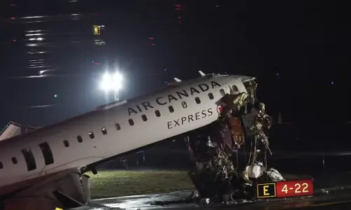 New York airport: Pilot, co-pilot killed in runway collision