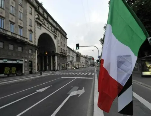 Deputy Italian justice minister quits over photo with convict
