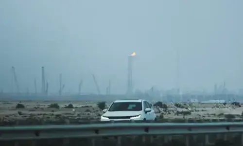ایران جنگ کے باعث ایل این جی بحران، پاکستان نے گیس استعمال محدود کر دیا
