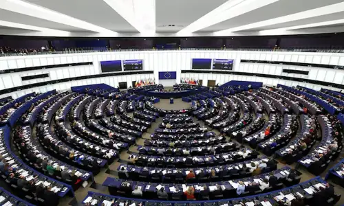 &lsquo;Return hubs&rsquo; for migrants clear EU parliament hurdle
