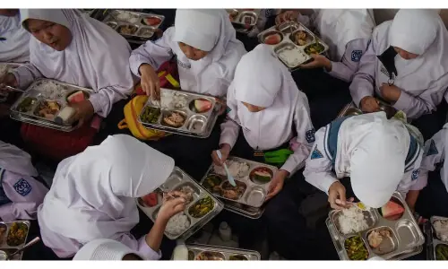 Indonesia eyes USD2.3bn saving from cut in free meal distribution