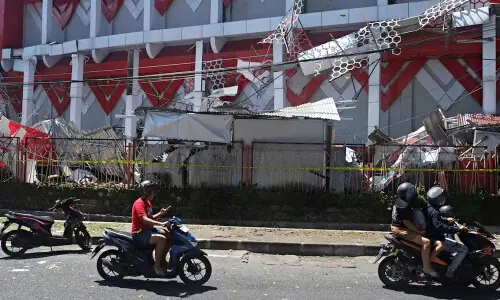 Indonesia earthquake damages buildings, triggers tsunami waves