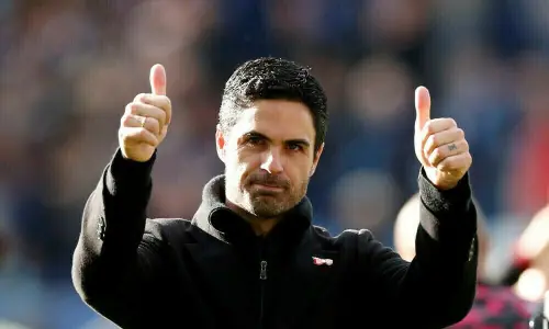 Arteta urges Arsenal to pile pressure on Man City in title race