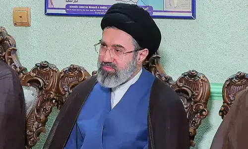 ایران کے نئے سپریم لیڈر کے چہرے اور ٹانگوں پر شدید زخم، صحتیابی کا عمل جاری