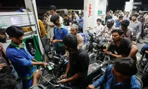 بحرانوں سے نمٹنے کا عوامی ماڈل، جب قیادت مثال بن کر ابھرتی ہے