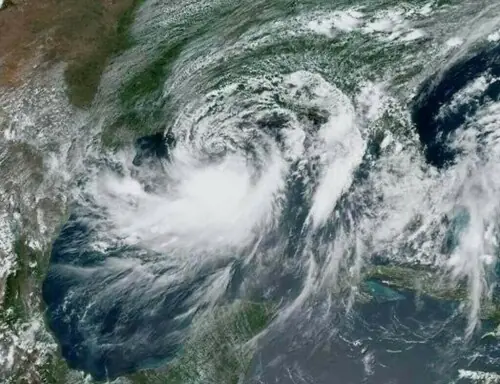 Category 3 cyclone pummels New Zealand