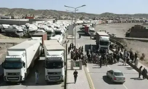 پاکستان نے ایران کے ساتھ ٹرانزٹ کوریڈور کا باقاعدہ آغاز کر دیا، پہلی برآمدی کھیپ روانہ