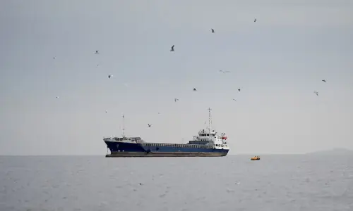 What does a US naval blockade of Iran mean for oil flows?