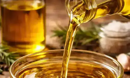 Palm falls to 5-week low on weakness in crude, rival edible oils Palm falls to 5-week low on weakness in crude, rival edible oils