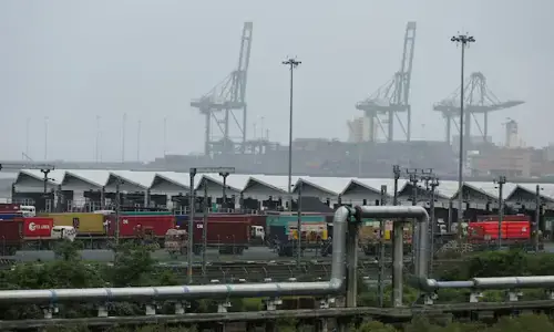 India&rsquo;s trade deficit shrinks in March as US export surge offsets Mideast hit