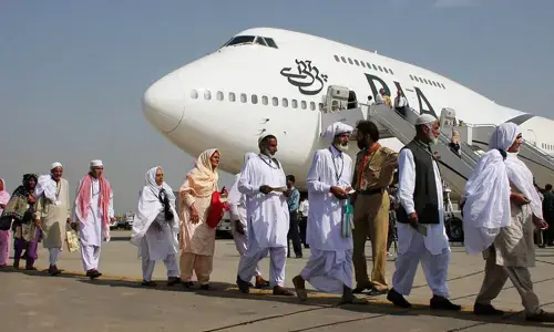 حج آپریشن کا آغاز، کراچی سے پہلی پرواز 160عازمینِ کو لے کر روانہ