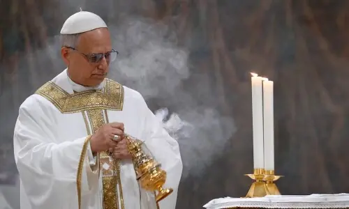 Pope calls for &lsquo;hope&rsquo; before 100,000 faithful in Angola