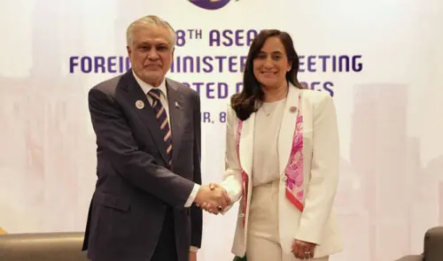 FM Dar discusses regional stability, bilateral ties with Canadian counterpart