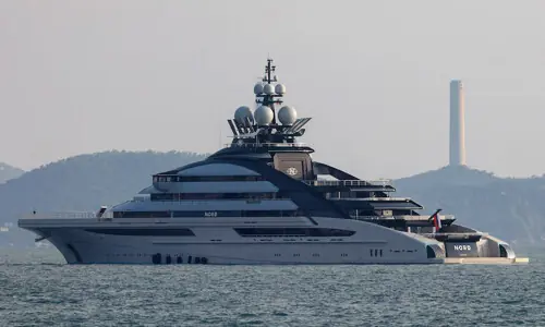 Russian superyacht crosses blockaded Strait of Hormuz Russian superyacht crosses blockaded Strait of Hormuz
