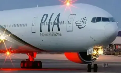 پی آئی اے نے پروازیں کم کر دیں، کرایوں پر بھی نظرِ ثانی