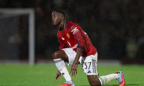 Mainoo signs new Man United deal until 2031