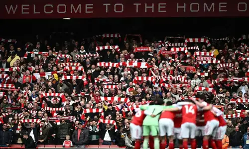 Arsenal breeze past Fulham to open six-point gap over Man City