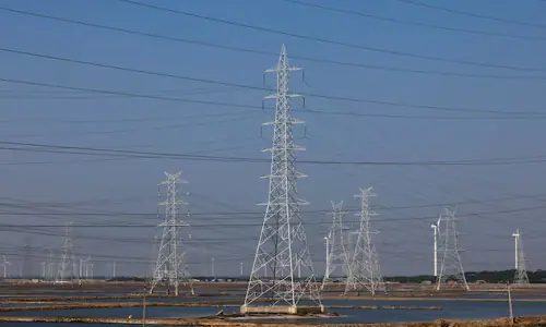 Intense heat drives India's power output to two-year high Intense heat drives India's power output to two-year high