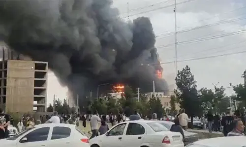 Ten hurt in fire at shopping centre west of Tehran