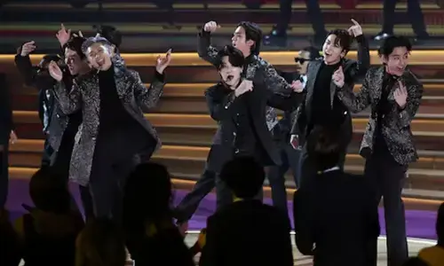 K-pop stars BTS draw 50,000-strong crowd in Mexico