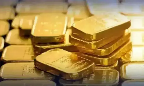 Gold extends decline as inflation woes weigh on rate cut bets