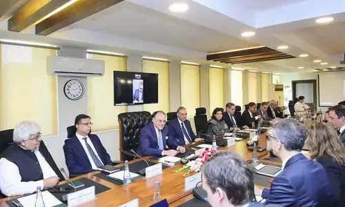وزیر خزانہ اورنگزیب کی آئی ایم ایف مشن کو مالیاتی حکمت عملی پر بریفنگ