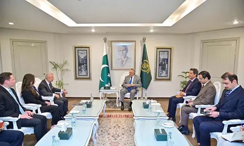 US official meets Dar US official meets Dar