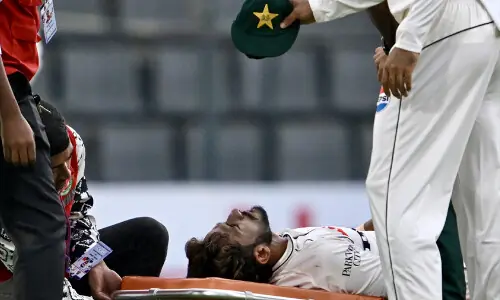 Hasan Ali resumes bowling after head injury scare against Bangladesh