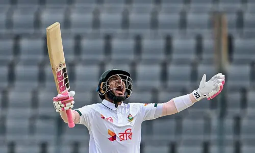 Mushfiqur ton leaves Pakistan needing record run chase to beat Bangladesh