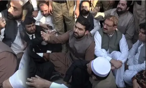 KP CM&rsquo;s convoy barred from entering Islamabad