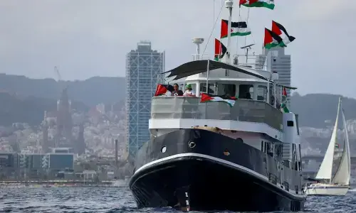 اسرائیلی فورسز کی غزہ فلوٹیلا پر فائرنگ، تمام بحری جہاز روک دئیے