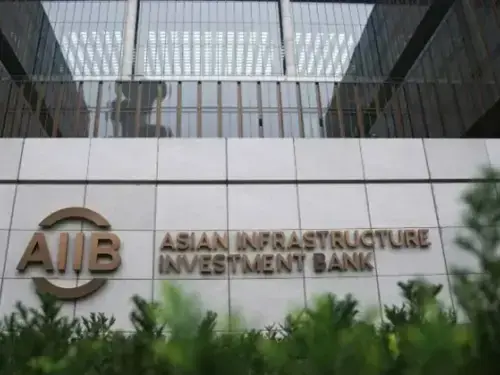 Govt, AIIB discuss key motorway projects in Pakistan