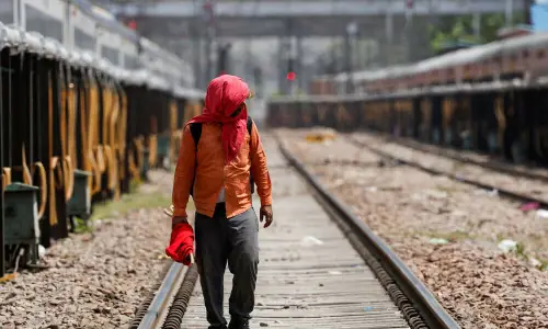 India issues heatwave warnings as fear of El Nino looms