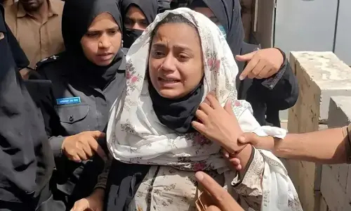 منشیات نیٹ ورک کی مبینہ سرغنہ انمول عرف پنکی جوڈیشل ریمانڈ پر جیل منتقل منشیات نیٹ ورک کی مبینہ سرغنہ انمول عرف پنکی جوڈیشل ریمانڈ پر جیل منتقل