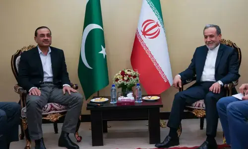 فیلڈ مارشل عاصم منیر سے تہران میں ایرانی وزیرِ خارجہ کی ملاقات، علاقائی سیکیورٹی و امن کوششوں پر تبادلہ خیال