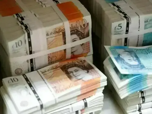 Pound treads water amid uncertainty about Iran peace talks