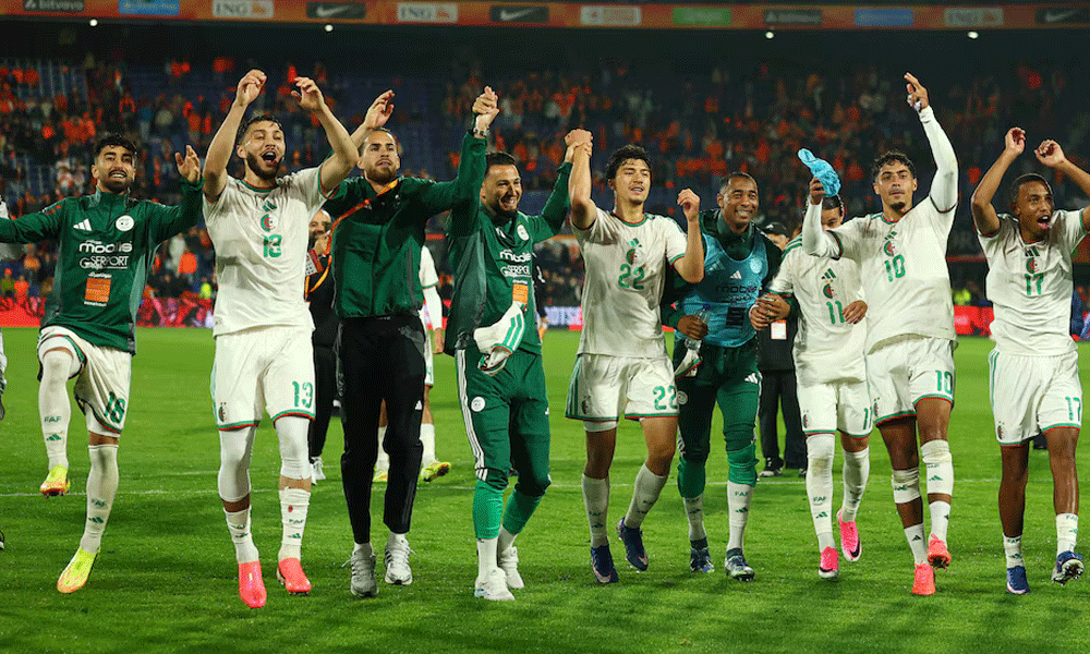 Algeria score late to upset Dutch with surprise away win