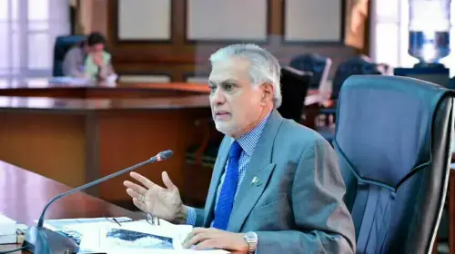 Dar reviews steps to attract FDI