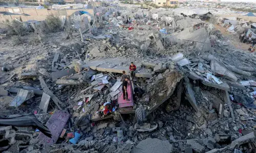 اسرائیلی حملوں میں چھ فلسطینی شہید، غزہ میں کنٹرول زون مزید وسیع