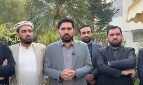 Kashmir Highway: Blockade of KP CM&rsquo;s convoy by police causes severe traffic congestion