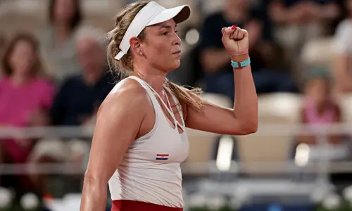 Vekic hangs tough to beat Raducanu in Queen's final