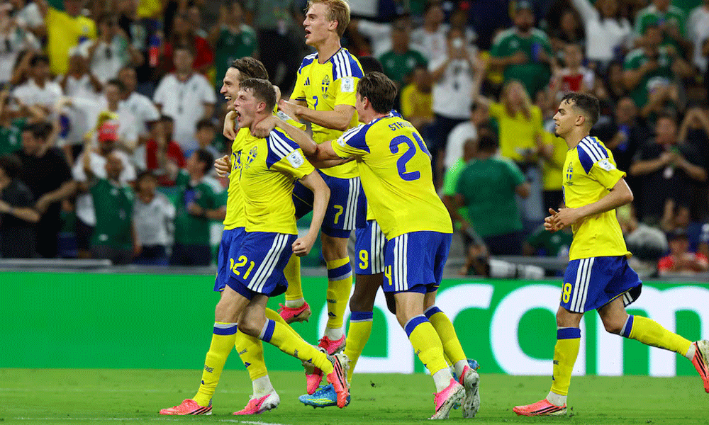 Sweden smash five past Tunisia in World Cup opener