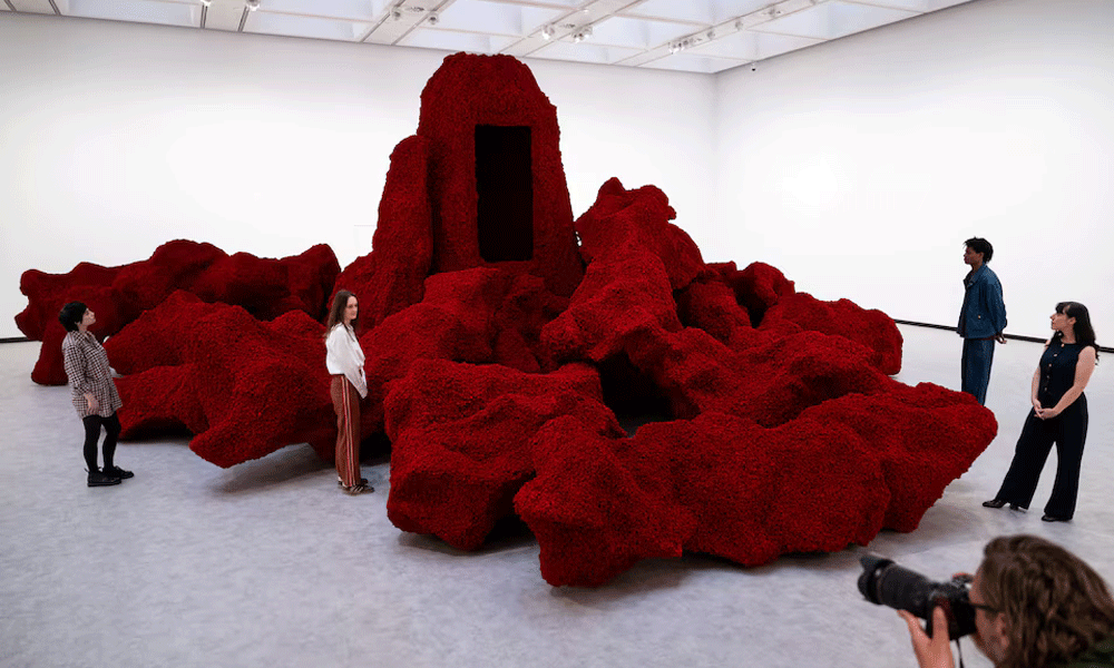Artist Anish Kapoor presents works old and new in London gallery return Artist Anish Kapoor presents works old and new in London gallery return
