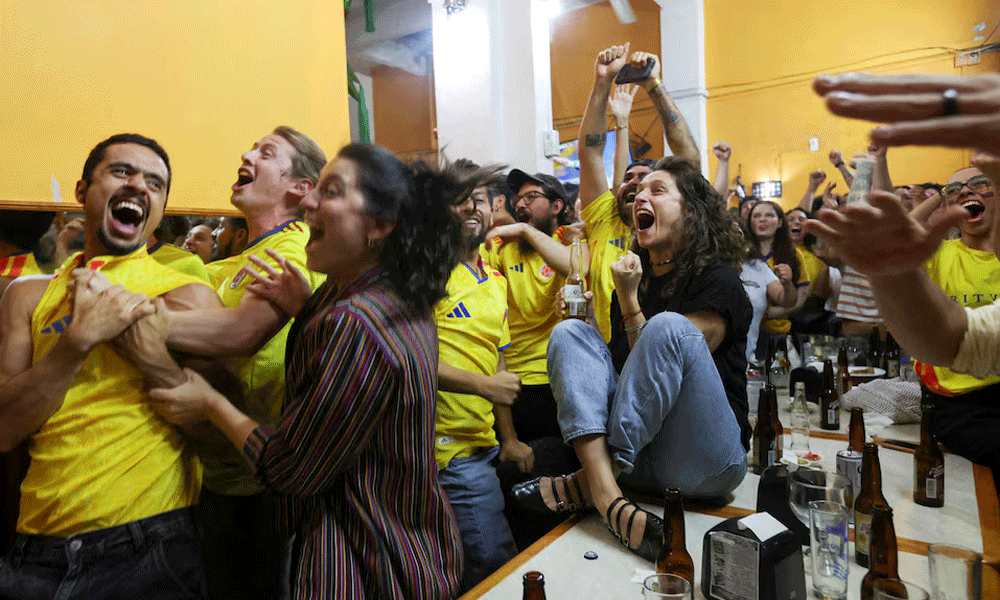 Mexico City turns yellow as Colombian fans make Azteca feel like home