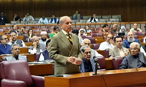 خطے میں کشیدگی کم ہونے کے بعد عالمی سطح پر تیل کی قیمتوں میں نمایاں کمی آئی ہے، وزیراعظم