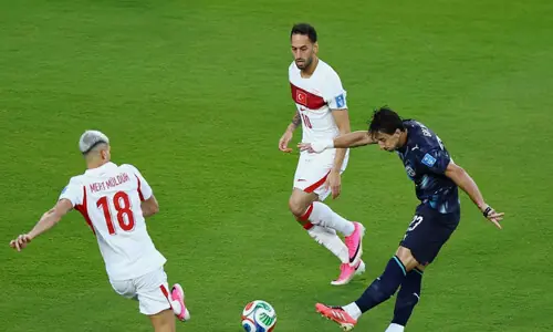 Paraguay hold on for 1-0 win over Turkiye despite Almiron red card