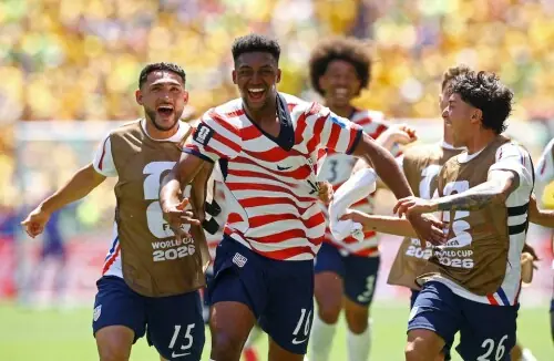 US advance to World Cup round of 32 with dominant 2-0 win over Australia US advance to World Cup round of 32 with dominant 2-0 win over Australia