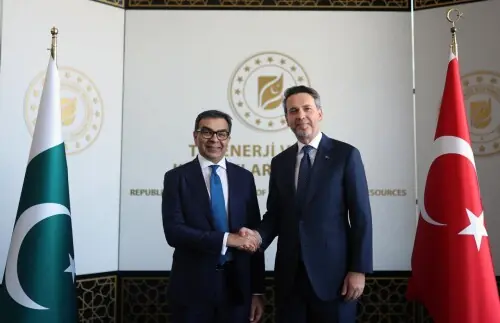 Pakistan&rsquo;s privatisation chief & Turkish Energy Minister discuss bilateral energy ties in Ankara